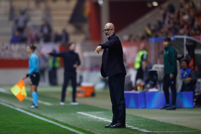 Juventus' Italian head coach Massimiliano Canzi gestures on the sidelines during the UEFA Women's Champions League, league phase football match between FC Bayern Munich and Juventus in Munich, southern Germany, on October 16, 2025. (Photo by Michaela STACHE / AFP)