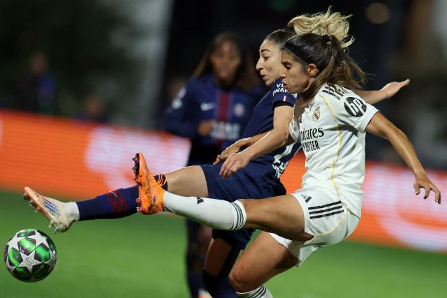 Paris Saint-Germain's Spanish defender #77 Olga Carmona (L) and Real Madrid's Spanish forward #11 Alba Redondo (R) fight for the ball during the UEFA Women's Champions League first round day 2 football match between Paris Saint-Germain (PSG) and Real Madrid at the Campus Paris Saint-Germain in Poissy, western Paris on October 16, 2025. (Photo by Franck FIFE / AFP)
