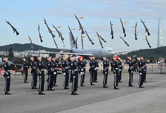 South Korean Air Force honour guards perform during the Seoul International Aerospace and Defence Exhibition (ADEX) at a military airport in Seongnam on October 17, 2025. (Photo by Jung Yeon-je / AFP)
