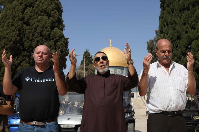 Muslim worshippers attend friday prayers in front of the Dome of the Rock mosque at the Al-Aqsa mosque compound in Jerusalem's Old City on October 17, 2025. (Photo by AHMAD GHARABLI / AFP)