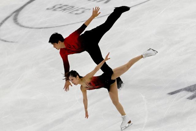 Japan’s Riku Miura and Ryuichi Kihara compete during the pairs' short program of the ISU 2025 figure skating French Grand Prix in Angers, western France, on October 17, 2025. (Photo by JEAN-FRANCOIS MONIER / AFP)