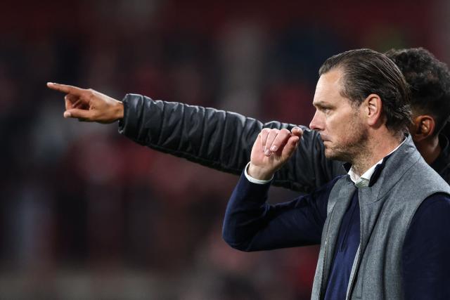 Royal Antwerp FC's Belgian headcoach Stef Wils reacts during the Belgian Pro League football match between Standard de Liege and Royal Antwerp FC, at the Maurice Dufrasne Stadium in Liege, on October 17, 2025. (Photo by BRUNO FAHY / Belga / AFP) / Belgium OUT