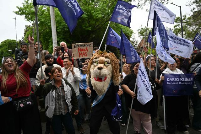 Supporters of Argentina's President Javier Milei demonstrate before his arrival for a campaign rally in Buenos Aires, on October 17, 2025, ahead of the upcoming legislative elections. Milei, once a global poster boy for budget-slashing libertarian politics, is heading into the polls diminished by his failure to stabilize Argentina's ailing peso despite spending nearly all the Central Bank's dollar reserves to prop it up. (Photo by Luis ROBAYO / AFP)