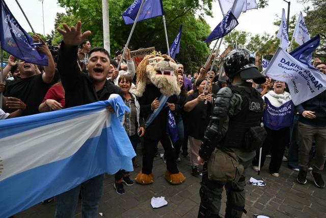 Supporters of Argentina's President Javier Milei demonstrate before his arrival for a campaign rally in Buenos Aires, on October 17, 2025, ahead of the upcoming legislative elections. Milei, once a global poster boy for budget-slashing libertarian politics, is heading into the polls diminished by his failure to stabilize Argentina's ailing peso despite spending nearly all the Central Bank's dollar reserves to prop it up. (Photo by Luis ROBAYO / AFP)