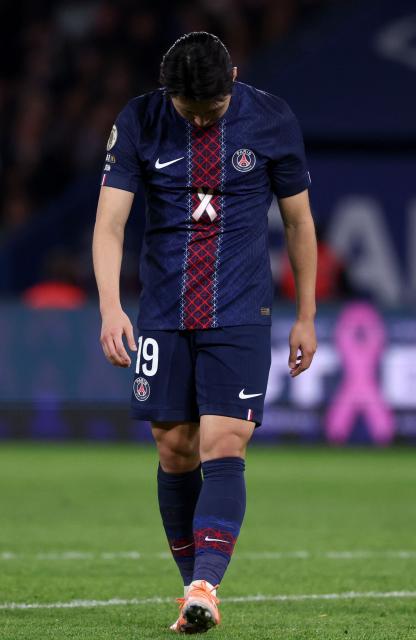 Paris Saint-Germain's South Korean midfielder #19 Lee Kang-in (C) reacts after missing a goal scoring opportunity during the French L1 football match between Paris Saint-Germain (PSG) and RC Strasbourg Alsace at the Parc des Princes Stadium in Paris on October 17, 2025. (Photo by FRANCK FIFE / AFP)