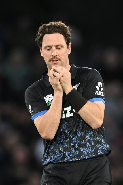 New Zealand's Matt Henry reacts after catching the ball to dismiss England's Jacob Bethell during the first Twenty20 international cricket match between New Zealand and England at Hagley Oval in Christchurch on October 18, 2025. (Photo by Sanka VIDANAGAMA / AFP)