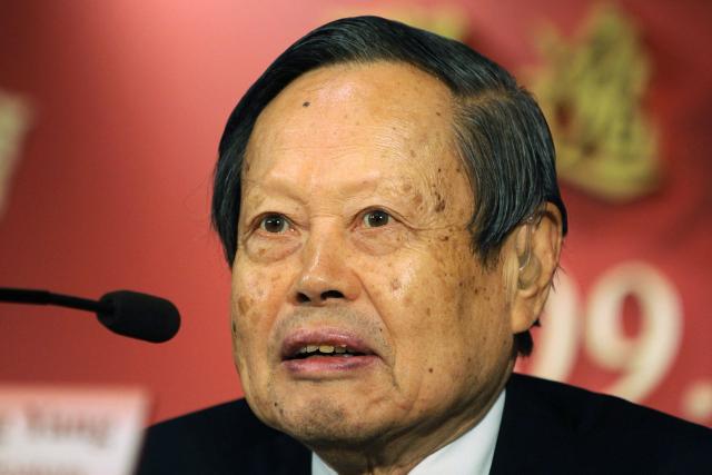(FILES) Chen Ning Yang, a professor and chairman of the Shaw Prize board, speaks upon the announcement of The Shaw Prize in Hong Kong on June 16, 2009. Chen Ning Yang, a world-renowned scientist and recipient of the Nobel Prize for Physics, died on October 18, 2025 in Beijing at the age of 103, Chinese state media said. (Photo by Mike CLARKE / AFP)