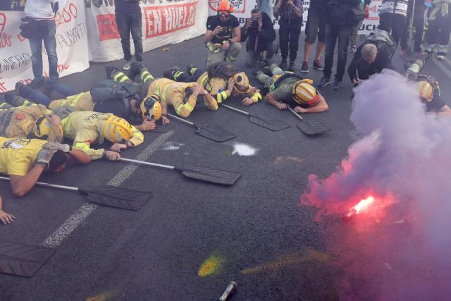 Spanish firefighters take part in a protest demanding for more resources in Madrid on October 18, 2025. (Photo by Oscar DEL POZO / AFP)