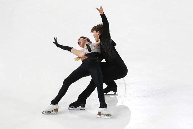 US pair figure skaters Emily Bratti and Ian Somerville perform during the Ice Dance Rhythm Dance event of the ISU 2025 figure skating French Grand Prix in Angers, western France, on October 18, 2025. (Photo by JEAN-FRANCOIS MONIER / AFP)