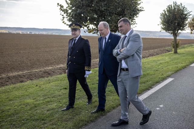 Prince Albert II of Monaco (C) is welcomed by Guiscard mayor Thibault Delavenne and Compiegne's subprefect Christian Guyard (L) before unveiling a plaque marking the city's as member of the Grimaldi Monaco historical sites, in Guiscard on October 18, 2025. (Photo by Guillaume BAPTISTE / AFP)