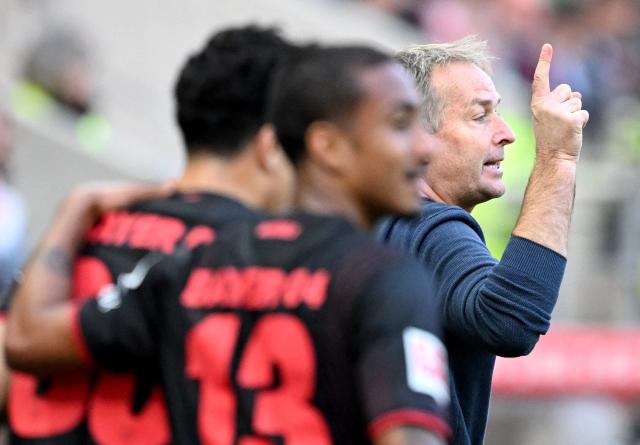 Bayer Leverkusen's Danish head coach Kasper Hjulmand (R) celebrates after his team scored the 2-4 goal during the German first division Bundesliga football match Mainz 05 v Bayer 04 Leverkusen in Mainz, western Germany on October 18, 2025. (Photo by Kirill KUDRYAVTSEV / AFP)