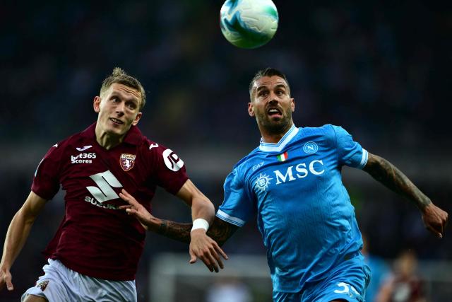 Napoli’s Italian defender #37 Leonardo Spinazzola (R)  fights for the ball with Torino’s Norwegian defender #16 Marcus Pedersen during the Italian Serie A football match between Torino and Napoli at The Grande Torino Stadium in Turin on October 18, 2025. (Photo by MARCO BERTORELLO / AFP)