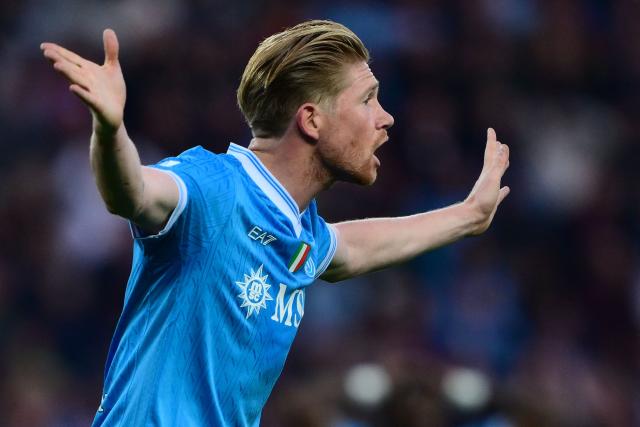 Napoli’s Belgian midfielder #11 Kevin De Bruyne reacts during the Italian Serie A football match between Torino and Napoli at The Grande Torino Stadium in Turin on October 18, 2025. (Photo by MARCO BERTORELLO / AFP)