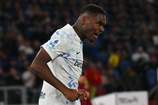 Inter Milan's French forward #14 Ange-Yoan Bonny celebrates scoring his team's first goal during the Italian Serie A football match between AS Roma and Inter Milan at the Olympic Stadium in Rome on October 18, 2025. (Photo by Filippo MONTEFORTE / AFP)