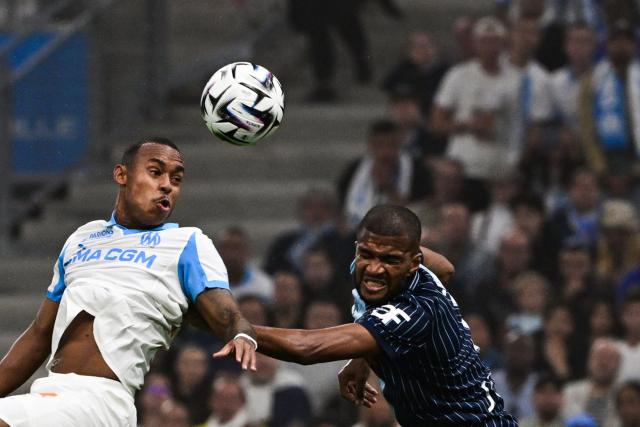 Marseille's Brazilian forward #14 Igor Paixao goes for a header with Le Havre's Hungarian defender #07 Loic Nego during the French L1 football match between Olympique de Marseille (OM) and Le Havre AC at the Stade Velodrome in Marseille, southern France, on October 18, 2025. (Photo by Miguel MEDINA / AFP)