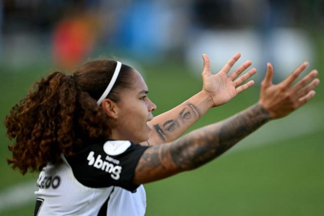 Corinthians' Colombian forward #07 Gisela Robledo gestures during the 2025 Women's Copa Libertadores final football match between Colombia's Deportivo Cali and Brazil's Corinthians, at the Florencio Sola stadium in Banfield, Buenos Aires province on October 18, 2025. (Photo by Luis ROBAYO / AFP)