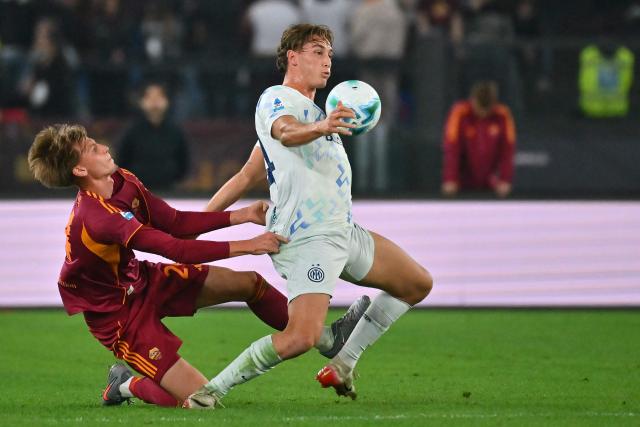 Inter Milan's Italian forward #94 Pio Esposito (R) fights for the ball with Roma's polish defender #24 Jan Ziolkowski during the Italian Serie A football match between AS Roma and Inter Milan at the Olympic Stadium in Rome on October 18, 2025. (Photo by Filippo MONTEFORTE / AFP)