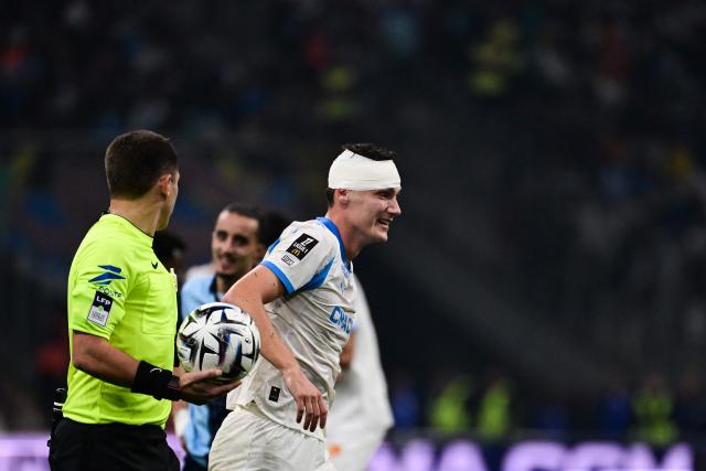 Marseille's French defender #28 Benjamin Pavard reacts after an injury during the French L1 football match between Olympique de Marseille (OM) and Le Havre AC at the Stade Velodrome in Marseille, southern France, on October 18, 2025. (Photo by Miguel MEDINA / AFP)