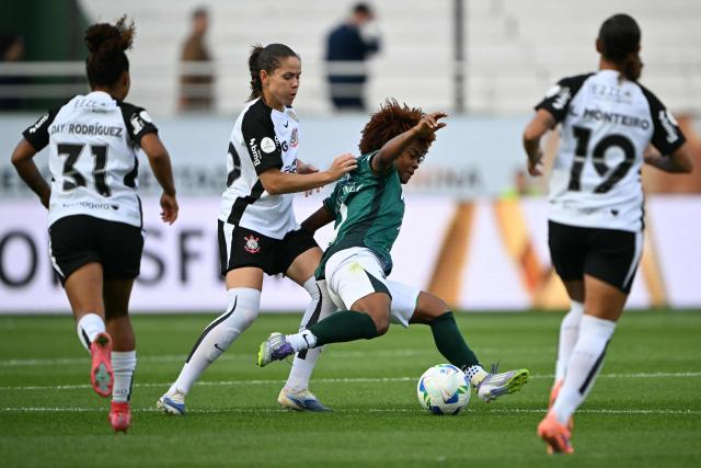 Corinthians' defender #99 Erika and Deportivo Cali's forward #09 Maria Marquinez fight for the ball during the 2025 Women's Copa Libertadores final football match between Colombia's Deportivo Cali and Brazil's Corinthians, at the Florencio Sola stadium in Banfield, Buenos Aires province on October 18, 2025. (Photo by Luis ROBAYO / AFP)