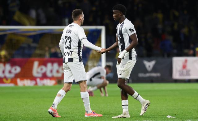 Charleroi's French defender Jules Gaudin (L) and Charleroi's French defender Cheick Keita react at the end of the Belgian Pro League football match between Royale Union Saint-Gilloise and Royal Charleroi Sporting Club at the Joseph Marien Stadium in Brussels, on October 18, 2025. (Photo by VIRGINIE LEFOUR / BELGA / AFP) / Belgium OUT
