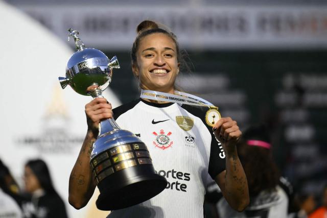 Corinthians' forward #94 Ariel Godoi holds a trophy after winning the 2025 Women's Copa Libertadores final football match between Colombia's Deportivo Cali and Brazil's Corinthians, at the Florencio Sola stadium in Banfield, Buenos Aires province on October 18, 2025. (Photo by Luis ROBAYO / AFP)