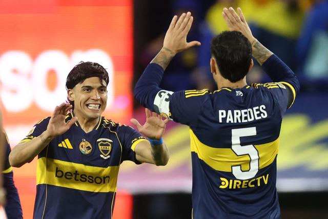 Boca Juniors' forward #07 Exequiel Zeballos celebrates after scoring his team's first goal with teammate midfielder #05 Leandro Paredes during the Argentine Professional Football League 2025 Clausura Tournament match between Boca Juniors and Belgrano at La Bombonera Stadium in Buenos Aires on October 18, 2025. (Photo by ALEJANDRO PAGNI / AFP)