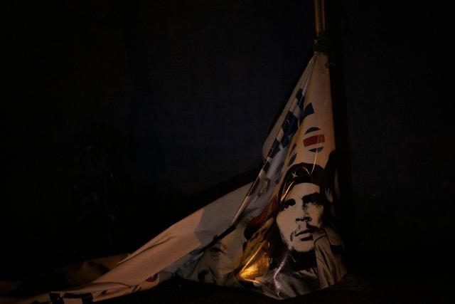 An image of Ernesto Che Guevara is pictured on a tent for the members of the guard that protects former Bolivian president Evo Morales near the gates of Lauca Ene, headquarters of the coca growers movement in Chapare province, Bolivia on October 18, 2025. Bolivia chooses between two pro-business candidates in presidential elections on Sunday, ending two decades of socialist rule that have left the beleaguered South American nation deep in economic crisis. (Photo by Ernesto BENAVIDES / AFP)