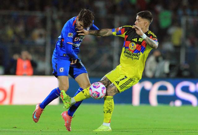 Cruz Azul's defender #02 Jorge Sanchez and America's Uruguayan midfielder #07 Brian Rodriguez fight for the ball during the Liga MX Apertura football tournament match between Cruz Azul and america at the Olimpico Universitario Stadium in Mexico City on October 18, 2025. (Photo by Victor Cruz / AFP)