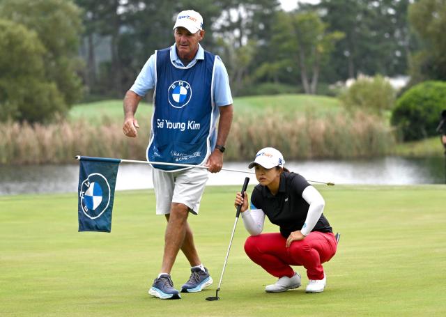Kim Sei-young of South Korea prepares a putt on the 4th green during the final round of the LPGA Tour - BMW Ladies Championship golf tournament at Pine Beach Golf Links in Haenam on October 19, 2025. (Photo by Jung Yeon-je / AFP)