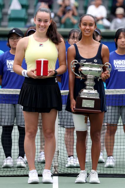 Canada's Leylah Fernandez (R) holds the winner's trophy while posing with runner-up Czech Republic's Tereza Valentova following their women's singles final match at the Japan Open tennis tournament in Osaka on October 19, 2025. (Photo by PAUL MILLER / AFP)