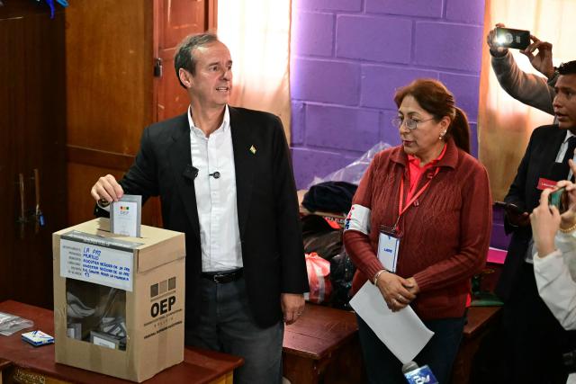 Bolivia's former president and presidential candidate for the Freedom and Democracy (Libre) alliance, Jorge "Tuto" Quiroga, casts his vote at a polling station during the presidential runoff election in La Paz, Bolivia, on October 19, 2025. Bolivians head to the polls to choose between right-wing candidates Jorge 'Tuto' Quiroga and Senator Rodrigo Paz, both promising change as the country of some 12 million people sees the end of two decades of socialist rule. (Photo by MARTIN BERNETTI / AFP)