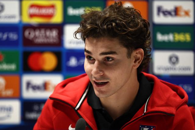 Atletico Madrid's Argentine forward #19 Julian Alvarez speaks during a press conference at the Emirates Stadium in London, on October 20, 2025, on the eve of their UEFA Champions League league phase football match against Arsenal. (Photo by HENRY NICHOLLS / AFP)
