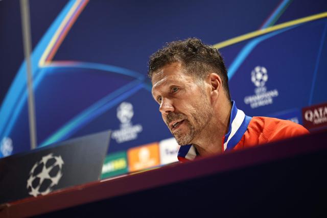 Atletico Madrid's Argentine coach Diego Simeone takes part in a press conference at the Emirates Stadium in London, on October 20, 2025, on the eve of their UEFA Champions League league phase football match against Arsenal. (Photo by HENRY NICHOLLS / AFP)