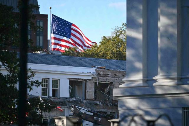 Heavy machinery tears down a section of the East Wing of the White House as construction begins on President Donald Trumps planned ballroom, in Washington, DC, on October 20, 2025. US President Donald Trump held a glitzy dinner October 15, 2025 to thank billionaires and top companies for donating to the new $250 million ballroom he is building at the White House. The guests included representatives from tech firms like Amazon, Apple, Meta, Google, Microsoft and Palantir and defense giant Lockheed Martin, according to US media citing a White House guest list. (Photo by Pedro UGARTE / AFP)