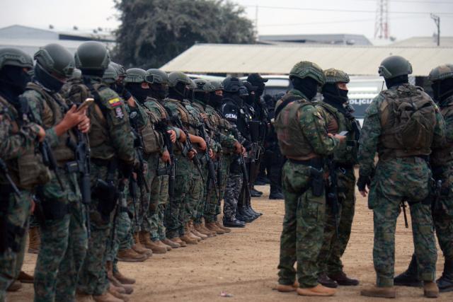 (FILES) Military and police members get ready before an operation to recover houses allegedly appropriated under extortion by drug traffickers in Duran, 10 km east of Guayaquil, Ecuador, on July 23, 2024. Since 2023, when President Daniel Noboa took office, Amnesty International has documented 43 cases of enforced disappearances carried out by state agents in Ecuador. (Photo by Gerardo MENOSCAL / AFP)