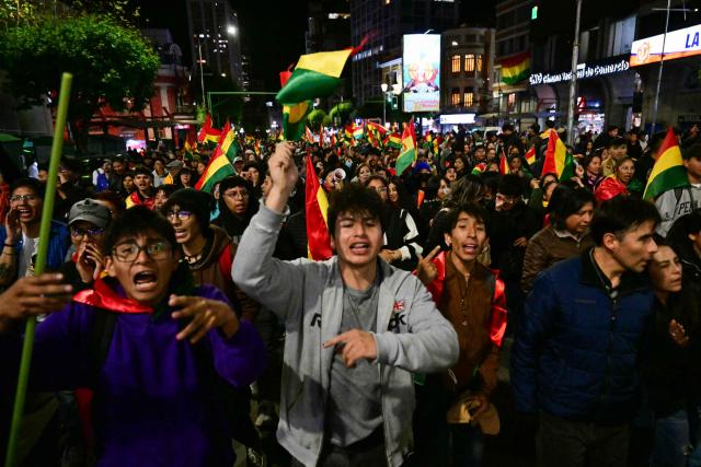 Supporters of Bolivia's former president and presidential candidate for the Freedom and Democracy (Libre) alliance, Jorge "Tuto" Quiroga, protest following the results of the run-off presidential election in La Paz on October 20, 2025. Bolivians on the eve elected pro-business center-right senator Paz as their new president, ending two decades of socialist rule that have left the South American nation deep in economic crisis. (Photo by MARTIN BERNETTI / AFP)