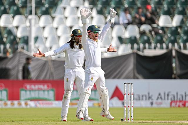 South Africa's wicketkeeper Kyle Verreynne (R) and Tony de Zorzi unsuccessfully appeal for leg before wicket (LBW) against Pakistan's Saud Shakeel during the second day of the second Test cricket match between Pakistan and South Africa at the Rawalpindi Cricket Stadium in Rawalpindi on October 21, 2025. (Photo by Aamir QURESHI / AFP)