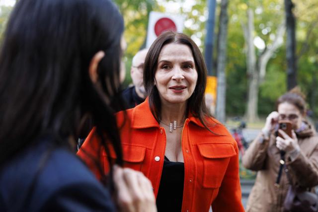 French actress Juliette Binoche arrives for the premiere of the film 'In-I in Motion' at the Gartenbaukino cinema in Vienna on October 21, 2025, as part of the 63rd edition of the Viennale, the Vienna International Film Festival, which runs until October 28. 'In-I In Motion' is Binoche's directorial debut. (Photo by TOBIAS STEINMAURER / APA / AFP) / Austria OUT