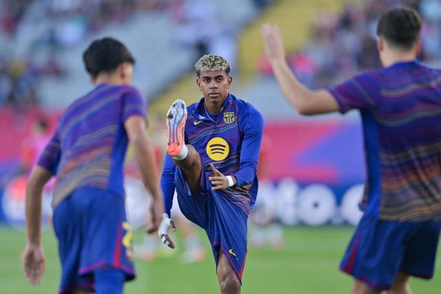 Barcelona's Spanish forward #10 Lamine Yamal warms up before the UEFA Champions League league phase match-day 3 football match between FC Barcelona and Olympiakos FC at Estadi Olimpic Lluis Companys in Barcelona on October 21, 2025. (Photo by MANAURE QUINTERO / AFP)