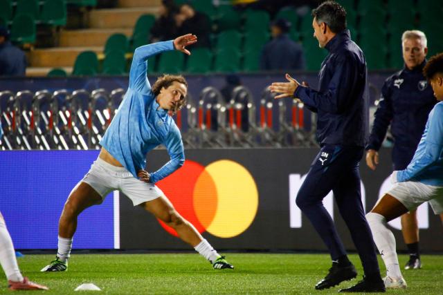 Pafos FC's Brazilian defender David Luiz warms up prior to the UEFA Champions League football match between Kairat Almaty and Pafos at the Almaty Ortalyk stadion in Almaty on October 21, 2025. (Photo by Ruslan PRYANIKOV / AFP)