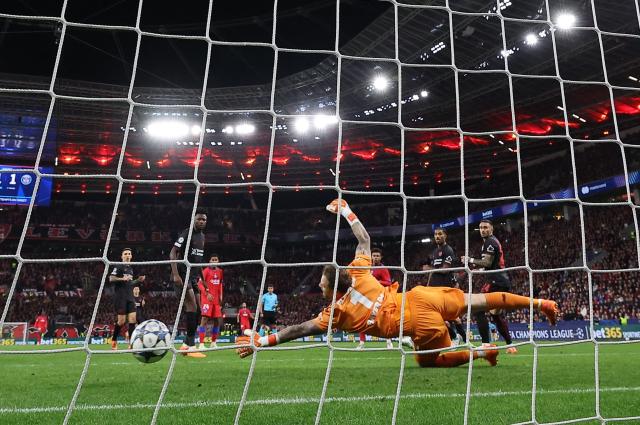 Bayer Leverkusen's Dutch goalkeeper #01 Mark Flekken fails to save the 1-2 goal during the UEFA Champions League football match between Bayer 04 Leverkusen and Paris Saint-Germain (PSG) at the BayArena stadium in Leverkusen, western Germany on October 21, 2025. (Photo by FRANCK FIFE / AFP)
