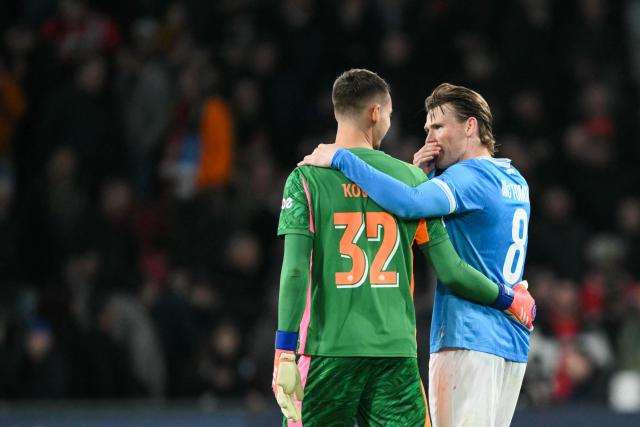 PSV Eindhoven's Czech goalkeeper #32 Matej Kovar (L) and Napoli's Scottish midfielder #08 Scott McTominay speak at the end of the UEFA Champions League, league phase football match between PSV Eindhoven and Napoli at the Philips Stadium, in Eindhoven, on October 21, 2025. PSV Eindhoven wins 6 - 2 against Napoli. (Photo by NICOLAS TUCAT / AFP)