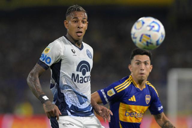 (FILES) Independiente Rivadavia's Colombian forward #22 Sebastian Villa (L) and Boca Juniors' forward #20 Alan Velasco fight for the ball during the Argentine Professional Football League 2025 Apertura Tournament match between Boca Juniors and Independiente Rivadavia at La Bombonera stadium in Buenos Aires on February 11, 2025. Colombian forward Sebastian Villa was acquitted on October 21, 2025, in the case of "sexual abuse with carnal access" filed in 2021 by his then-partner, after an Argentine court ruled in his favor following the withdrawal of the accusation by both the prosecutor and the complainant. (Photo by JUAN MABROMATA / AFP)