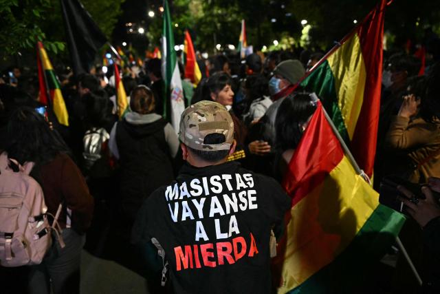 Supporters of Bolivia's former president and presidential candidate for the Freedom and Democracy (Libre) alliance, Jorge "Tuto" Quiroga, protest outside the Supreme Electoral Tribunal (TSE) to demand a vote audit following the presidential election, in La Paz on October 21, 2025. Rodrigo Paz, a 58-year-old economist, won the second round of voting on October 19 with 54.5 percent of the votes against former right-wing president Jorge Quiroga. (Photo by AIZAR RALDES / AFP)