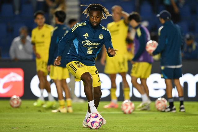 America's French forward #97 Allan Saint-Maximin warms up before the Liga MX Apertura football match between America and Puebla at the Banorte Stadium in Mexico City on October 21, 2025. (Photo by Yuri CORTEZ / AFP)