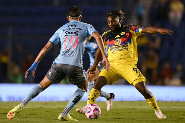 Puebla's forward #19 Ricardo Marin and America's French forward #97 Allan Saint-Maximin fight for the ball during the Liga MX Apertura football match between America and Puebla at the Banorte Stadium in Mexico City on October 21, 2025. (Photo by Yuri CORTEZ / AFP)