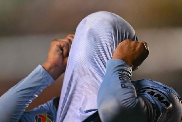 Puebla's forward #192 Eduardo Navarro reacts covering his face during the Liga MX Apertura football match between America and Puebla at the Banorte Stadium in Mexico City on October 21, 2025. (Photo by Yuri CORTEZ / AFP)