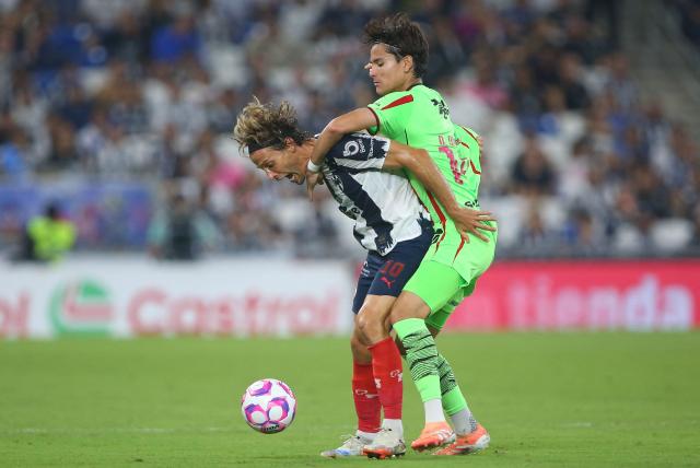 Monterrey's Spanish midfielder #10 Sergio Canales and Juarez's defender #14 Diego Ochoa fight for the ball during the Liga MX Apertura football match between Monterrey and Juarez at the BBVA Stadium in Monterrey, Mexico, on October 21, 2025. (Photo by Julio Cesar AGUILAR / AFP)