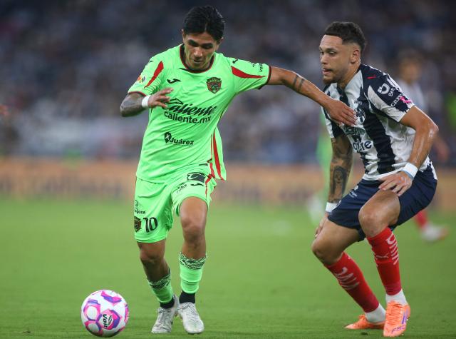 Juarez's midfielder #10 Dieter Villalpando and Monterrey's Argentine midfielder #29 Lucas Ocampos fight for the ball during the Liga MX Apertura football match between Monterrey and Juarez at the BBVA Stadium in Monterrey, Mexico, on October 21, 2025. (Photo by Julio Cesar AGUILAR / AFP)