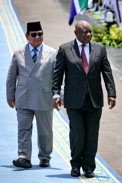 Indonesia’s President Prabowo Subianto (L) and South Africa’s President Cyril Ramaphosa inspect an honour guard before their bilateral meeting at the presidential palace in Jakarta on October 22, 2025. (Photo by Bay ISMOYO / AFP)